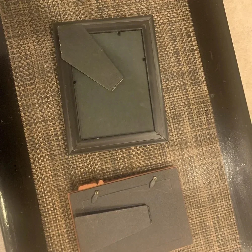 Set‎ of 2 Hawaii/navy picture frames - timeless charm!